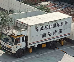 公司售服對機場中央廚房系統(tǒng)冷卻用冷水機進行回訪，發(fā)現(xiàn)風(fēng)險，解決問題